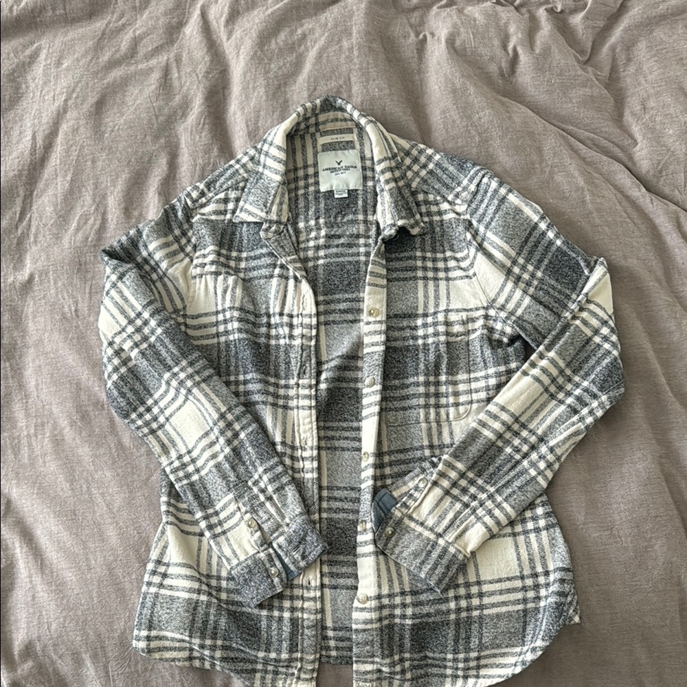 American Eagle Gray and Cream Plaid Button-Up Shirt